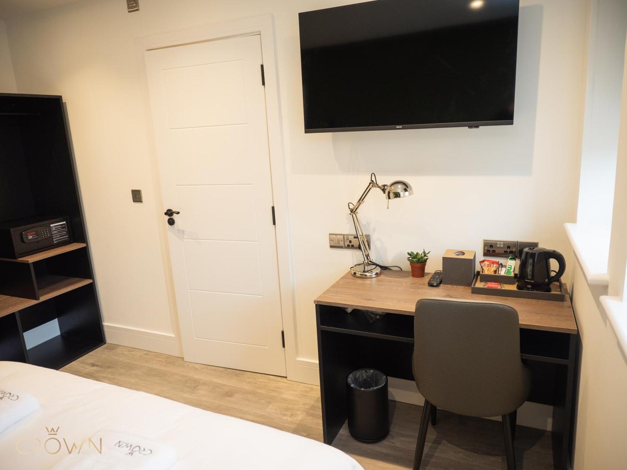 Hotel Crown *