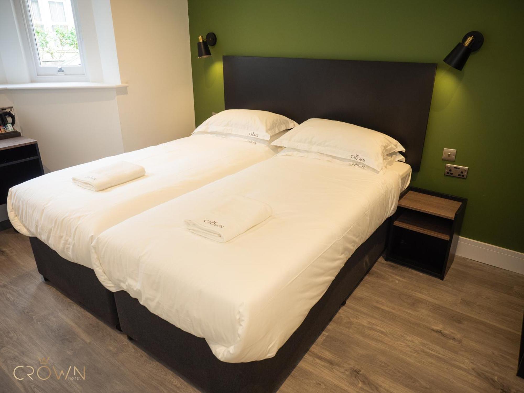 Hotel Crown *
