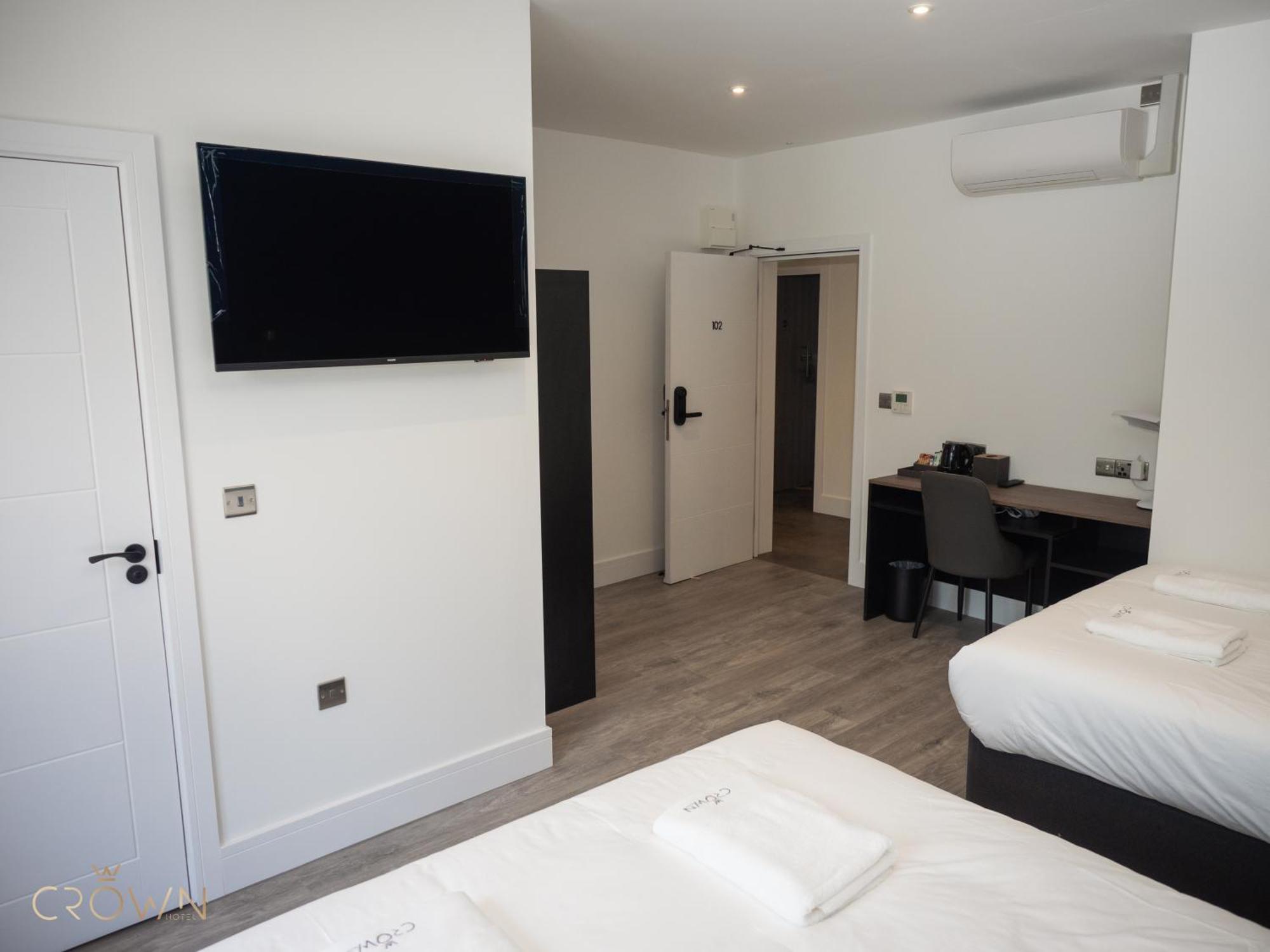 Hotel Crown *